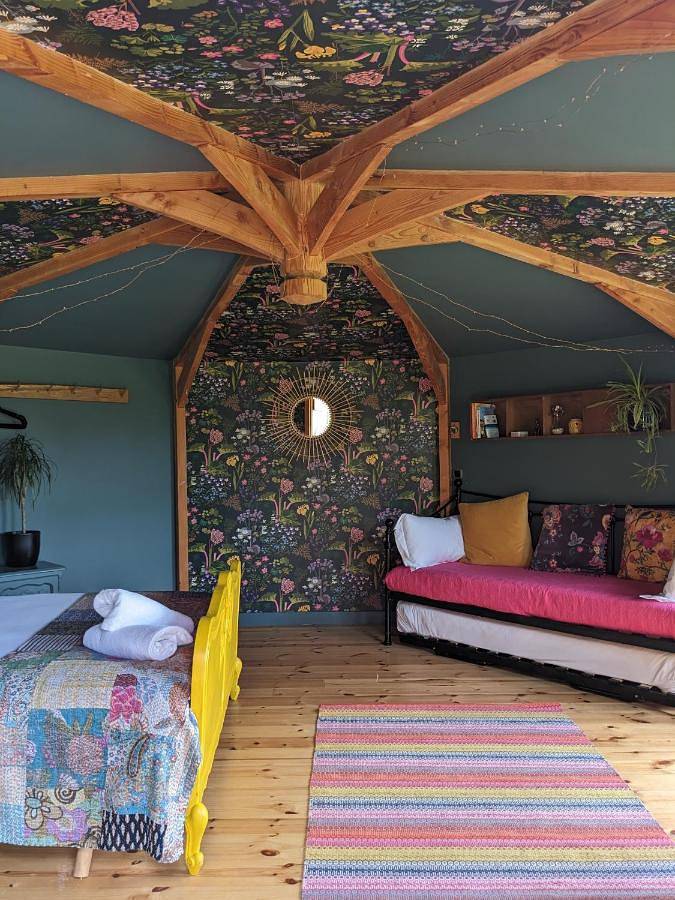 Glamping for 2 people, with Balcony and Terrace as well as Garden and View in Brecon Beacons