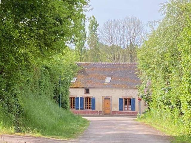 Location de vacances pour 8 personnes, avec Terrasse ainsi que Jardin et Vue à Tannerre-en-Puisaye