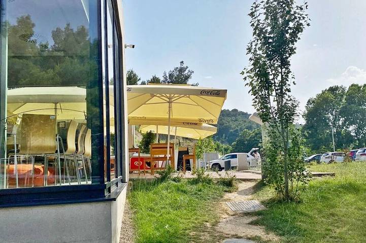 Ganze Wohnung, One Bedroom Apartment with Private Garden in Klis, Split-Dalmatien
