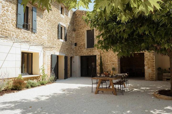 Location de vacances pour 10 personnes, avec Jacuzzi et Terrasse ainsi que Jardin et Piscine à Bouchet