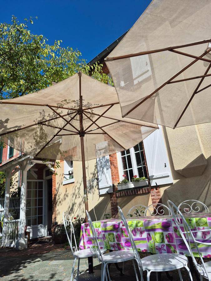 Location de vacances pour 8 personnes, avec jardin et vue dans Plage du Hôme