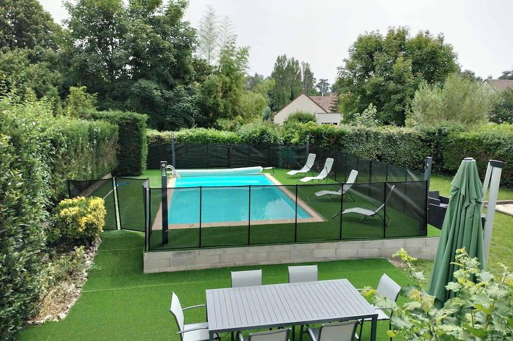 Magnifique Maison 8/10 Personnes à Rully. Piscine Privée. Terrain de Boule in Rully, Region Chalon-sur-Saône