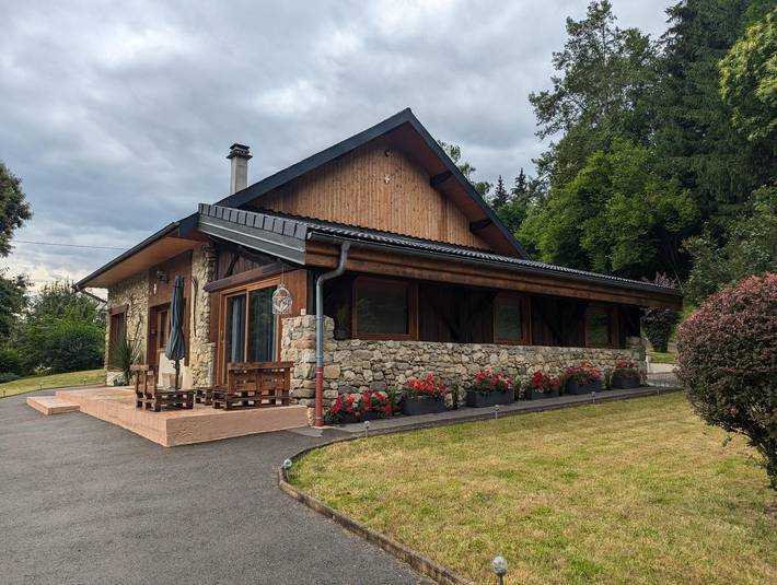 Gîte pour 8 personnes, avec jardin et terrasse à Attignat-Oncin