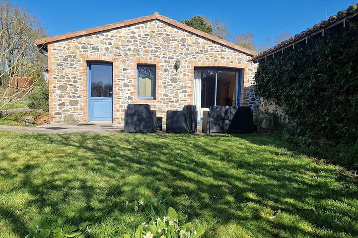 Location de vacances pour 8 personnes, avec jardin à Mouzillon