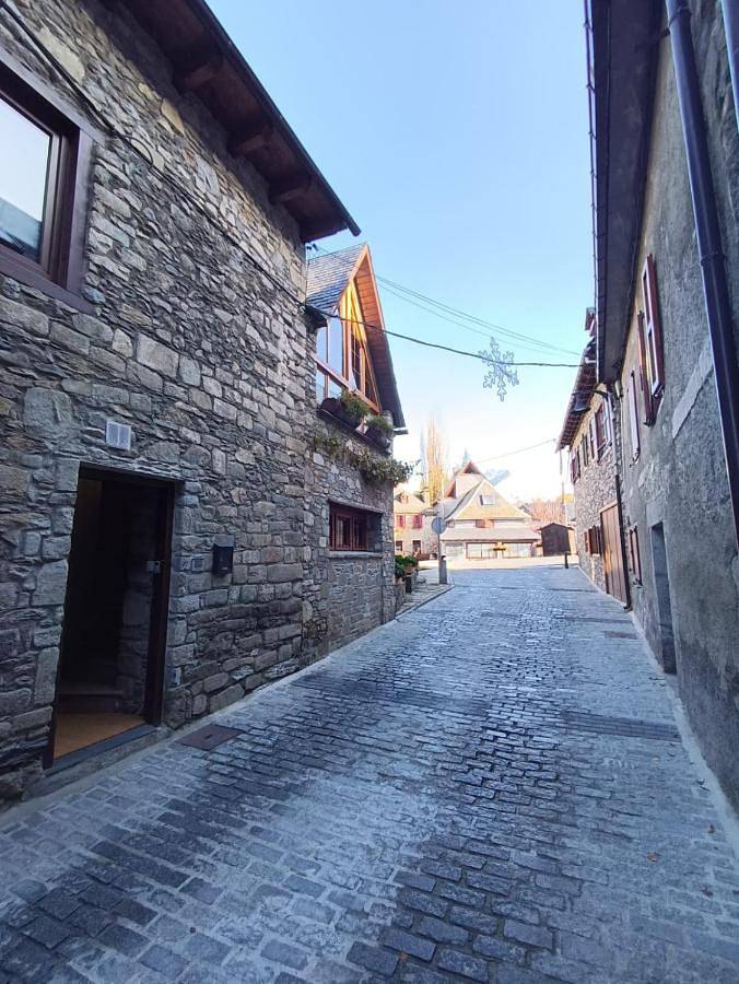 Gîte pour 5 personnes, avec vue et balcon dans Arties - 2