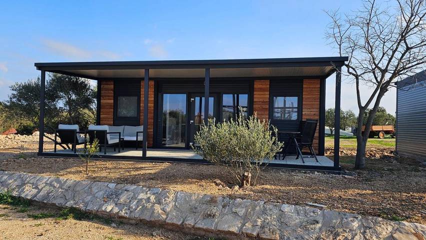 Camping pour 4 personnes, avec terrasse et piscine à Pirovac