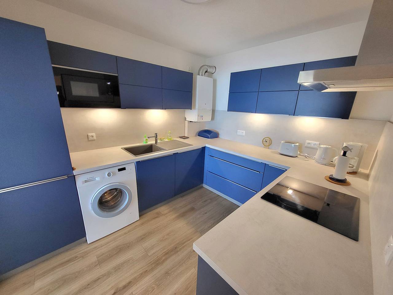 Entire apartment, Renovated T3 apartment sea view with garage and Wifi in Les Sables-d'Olonne, Vendée