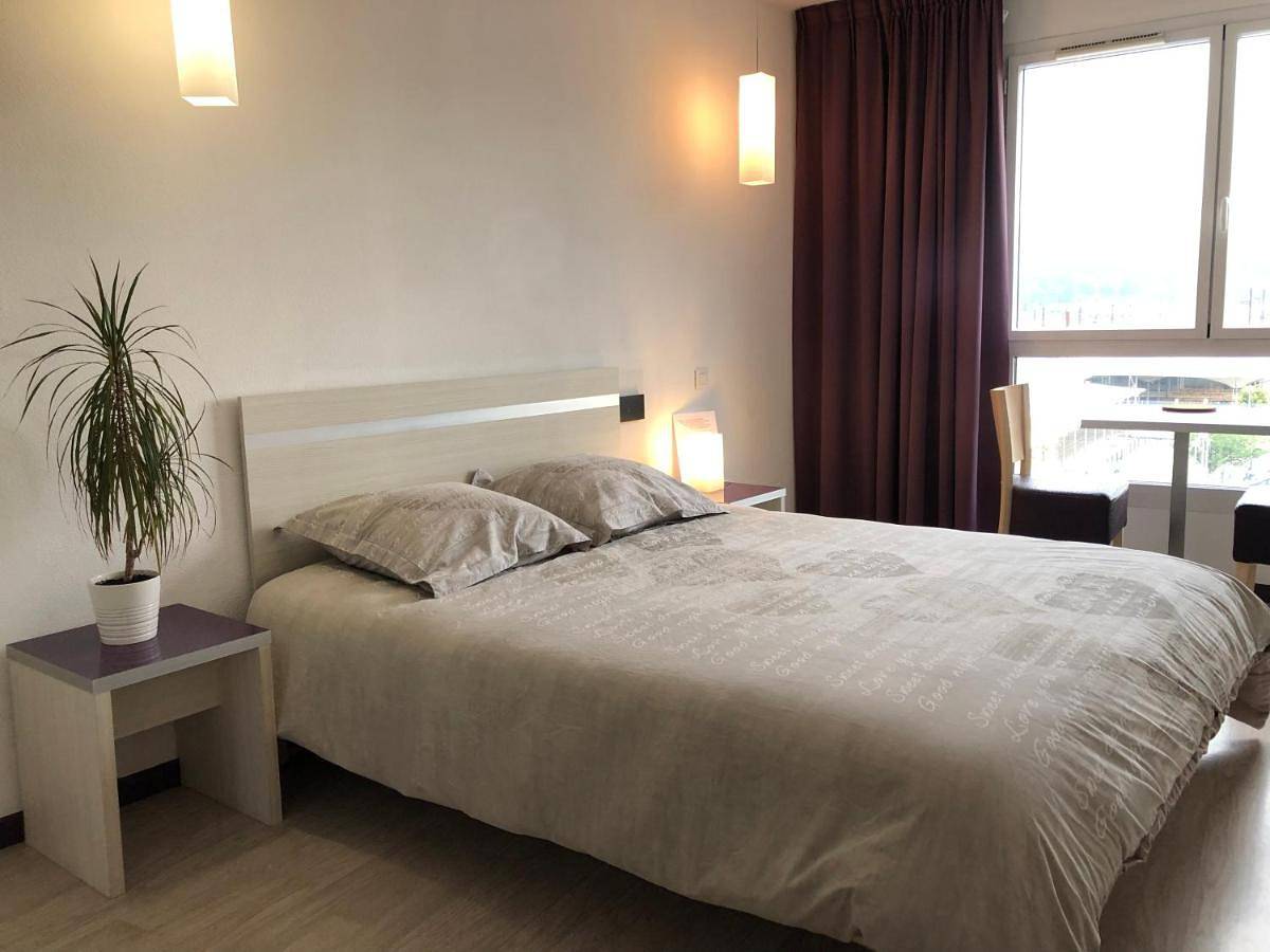 Appartement entier, Family Saint Vincent - Studio 2 Pers - 100m gare Lourdes - Wifi in Lourdes, Hautes-Pyrénées