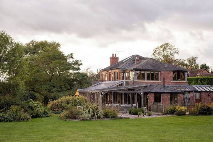 Holiday rental for 12 people, with garden and balcony, with pets in Worcestershire