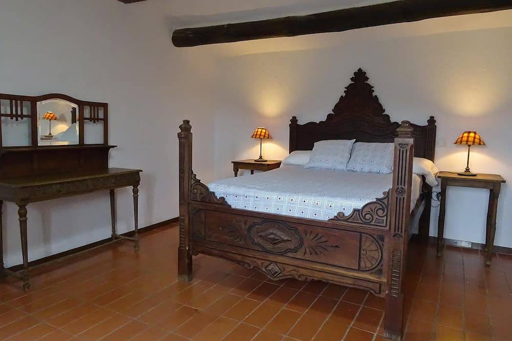 Isolated house with pool, 55 km from Barcelona. in Pineda de Mar, Costa del Maresme
