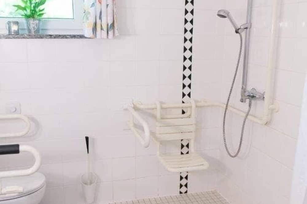 Ganze Wohnung, Ferienwohnung mit Terrasse und voll ausgestatteter Küche in Neualbenreuth, Ostbayern