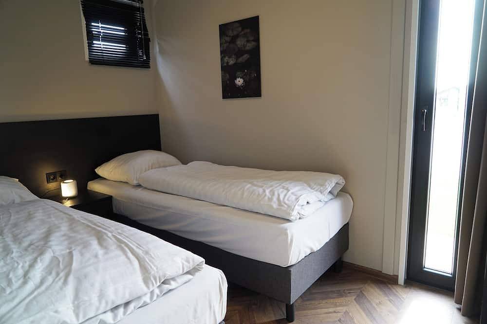 Modern chalet Laguna Kampen for 6 people with fenced garden and Wlan in Kampen, Lake Veluwe