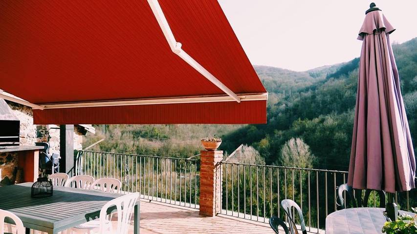 Gîte pour 2 personnes, avec Balcon et Terrasse ainsi que Jardin et Vue à Castellfollit de la Roca