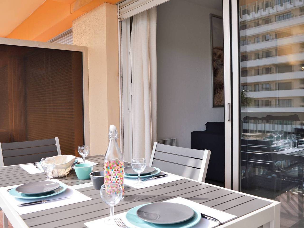 Ganze Wohnung, Studio charmant avec terrasse, parking privé, aperçu mer, centre-ville et plage à pied in Le Lavandou, Toulon Region