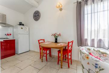 Location De Vacances pour 2 Personnes dans Cabrières-d'Avignon, Parc naturel régional du Luberon, Photo 4