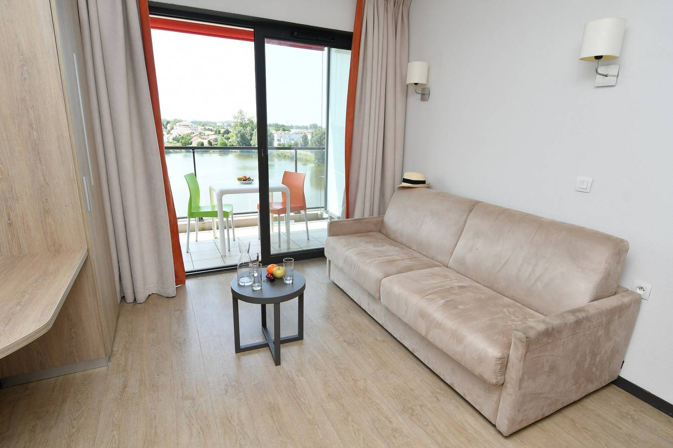 Entire apartment, Appart'Hôtel City Bordeaux - Bruges in Bruges (Gironde), Bordeaux region