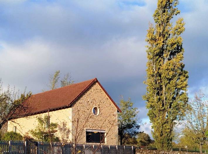 Location de vacances pour 8 personnes, avec terrasse ainsi que jardin et piscine dans Saône-et-Loire - 4