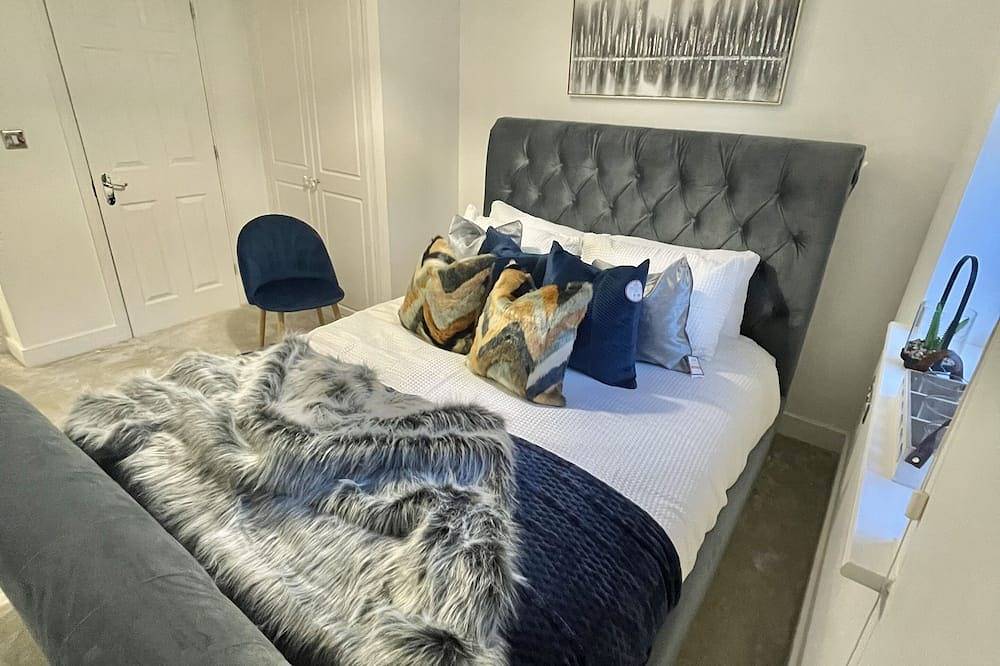 Entire apartment, The chateaux luxury Apartment- 5 min from Bluewater shopping mall in Swanscombe and Greenhithe, Dartford