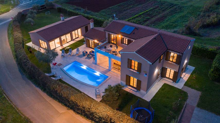 Maison de vacances pour 10 personnes, avec jardin et piscine dans Istrie