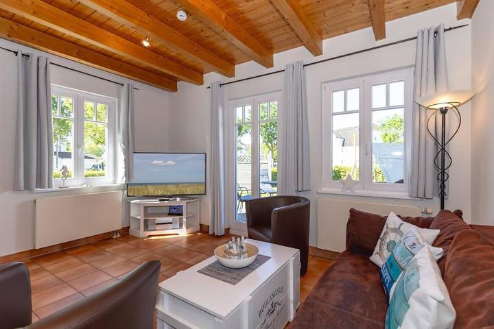 Ferienhaus für 6 Personen, mit Terrasse und Garten im Ostseebad Nienhagen