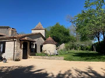 Gîte pour 4 personnes, avec terrasse et jardin ainsi que piscine et vue sur le lac à Monflanquin
