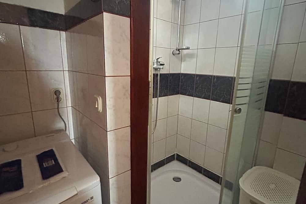 Ganze Wohnung, 2-Zimmer-Ferienwohnung mit Terrasse und Meerblick Bucht Donja Krušica, Solta in Solta