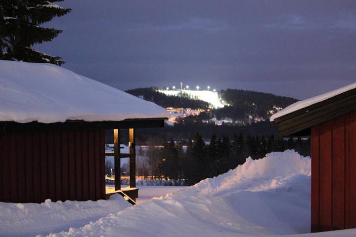 Camping för 4 Personer, med Terass samt Trädgård och Bastu och Sjöutsikt i Östersund