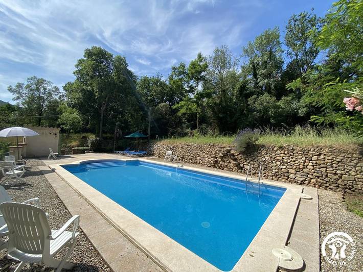 Gîte pour 4 personnes, avec Terrasse ainsi que Jardin et Piscine