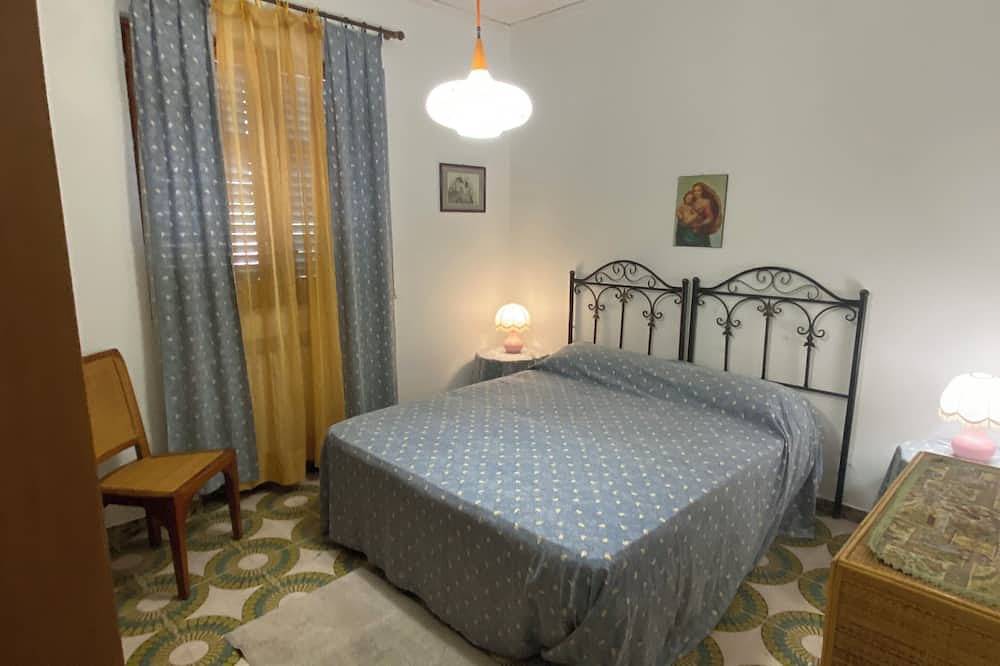 Villa Pino 150 meters from the sea and 5 min from Palermo airport area in Carini, Provincia de Palermo