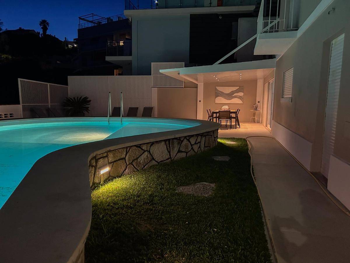 House T3 with Sea View and Private Pool - 5 minutes walk from the beach in Praia do Ouro, Sesimbra