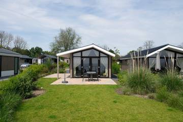 Ferienhaus für 4 Personen, mit Garten in Stede Broec
