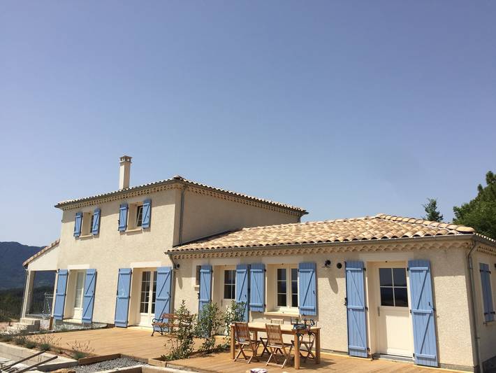 Gîte pour 10 personnes, avec piscine à Chambonas