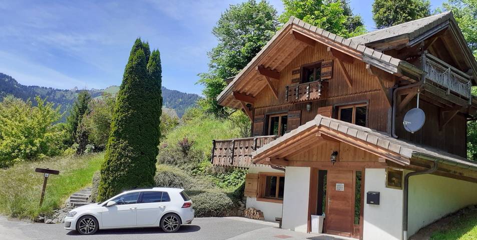 Chalet pour 8 personnes, avec Balcon et Jacuzzi ainsi que Terrasse et Jardin à Montriond