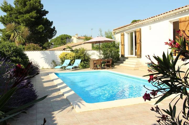 Location de vacances pour 6 personnes, avec terrasse et jardin à Puimisson