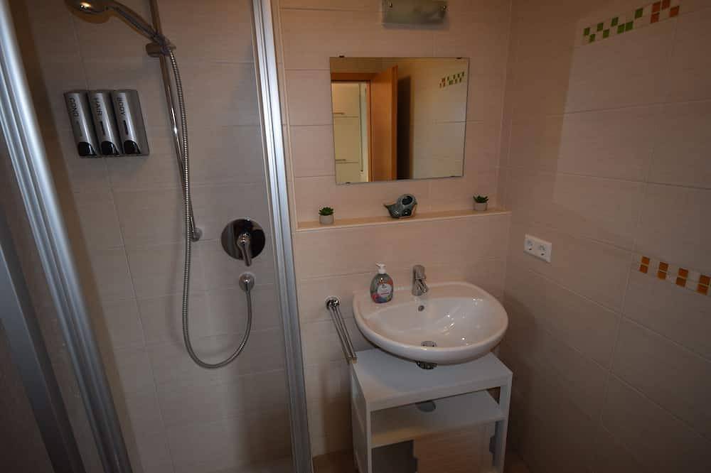 Ganze Wohnung, Apartment mit Balkon (1.3) | Parkplatz | Perfekt für Geschäftsreisende in Biberach an der Riß, Oberschwaben