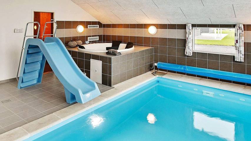 Ferienhaus für 13 Personen, mit Terrasse und Sauna sowie Pool und Whirlpool, mit Haustier in Olpenitz - 2