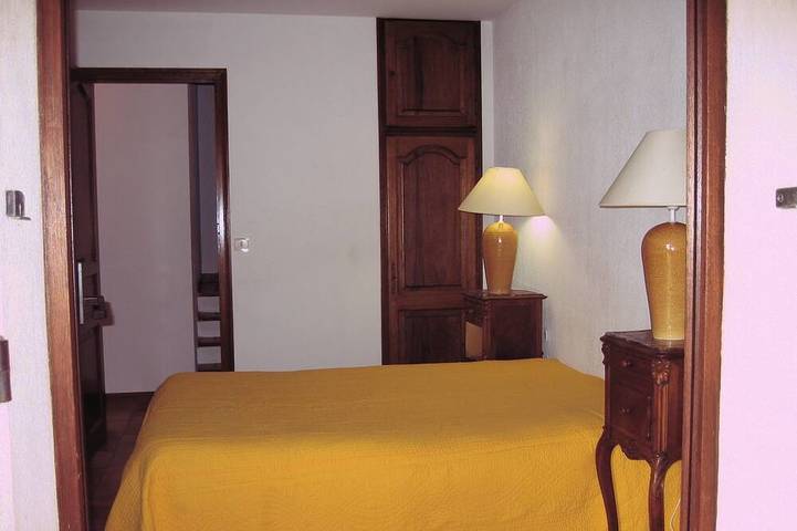 Gîte pour 4 personnes, avec piscine ainsi que terrasse et jardin à Sausset-les-Pins - 2