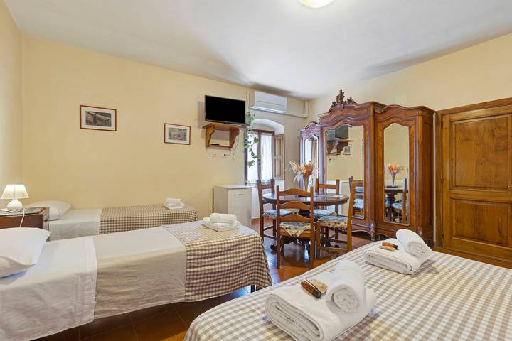 Quadruple Room Claudia: Space and Comfort in the Heart of Mugello in Borgo San Lorenzo (Municipality), Florence Province