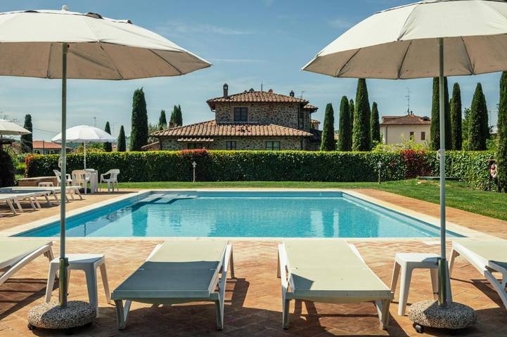 Agriturismo per 2 persone, con Giardino e Piscina a Lucignano