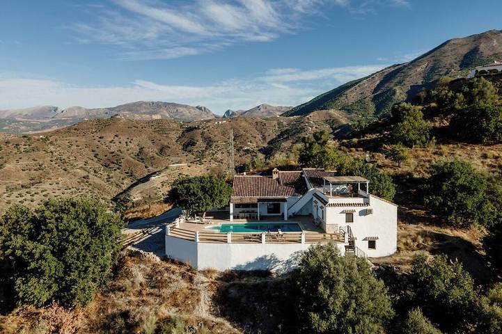 Villa for up to 8 persons with fantastic mountain views & private swimming pool in Canillas de Aceituno, Cordillera Penibética