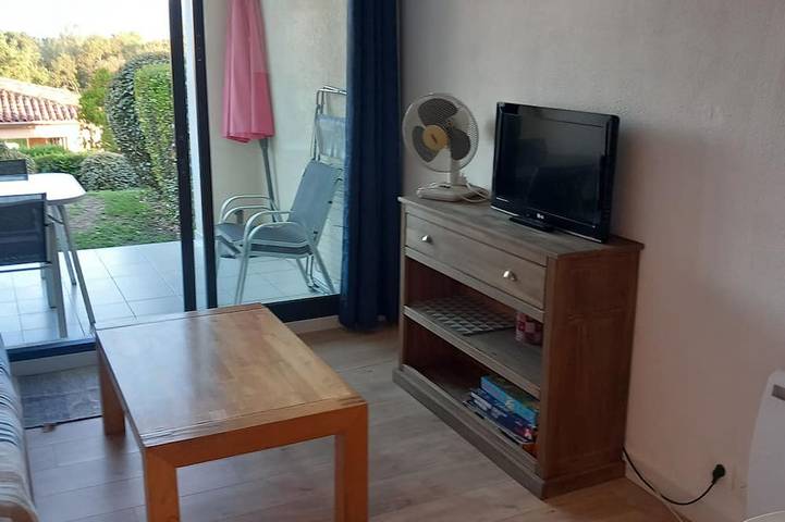 Appartement entier, Golfe de Saint Tropez, appartement 4 couchages, Rdc avec terrasse et jardinet in Grimaud, Côte méditerranéenne (France)