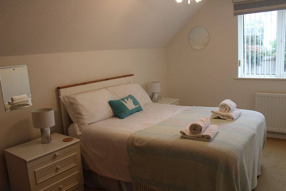 2 Min Walk To Trevone Beach in Trevone, Cornwall