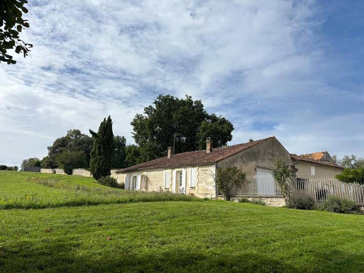 Gîte pour 6 personnes, avec jardin et terrasse, animaux acceptés à Chassors