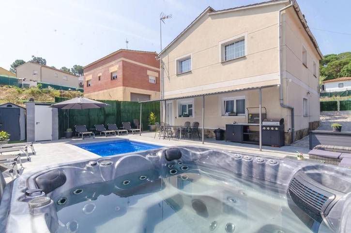 Chalet para 4 personas, con piscina además de jardín y jacuzzi en Provincia de Gerona - 2