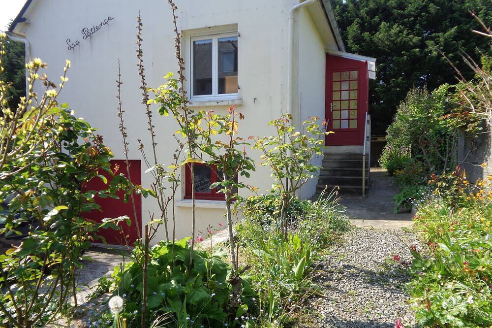 Bright, family-friendly house, close to beaches and shops in Saint-Quay-Portrieux, Côte de Goëlo