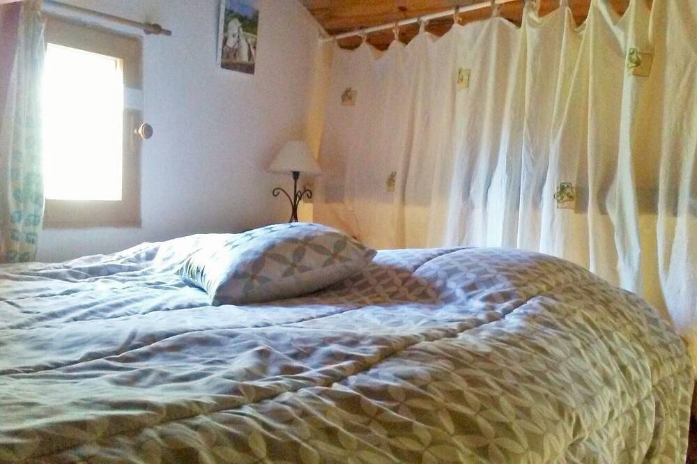 Appartement entier, A cosy, atypical stay in Provence in Saint-Étienne-les-Orgues, Région de Forcalquier