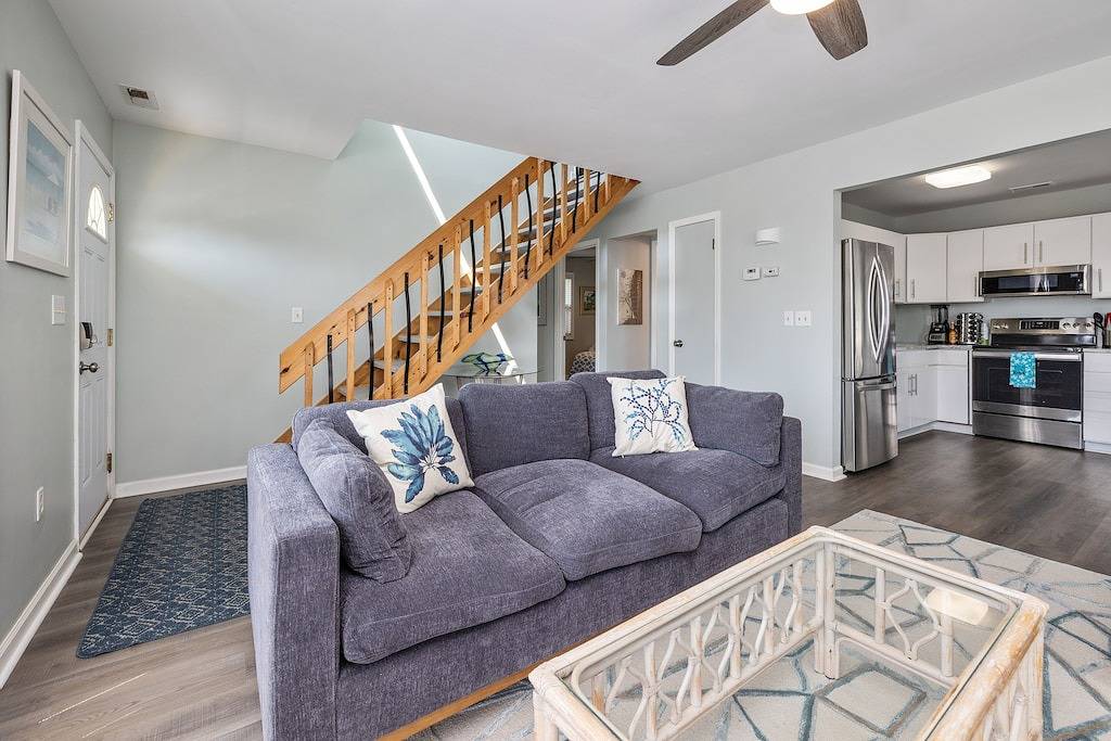 Ocean View House, Steps to Beach, Pet Friendly, Linens & Beach Gear Provided in Surf City, Topsail Island