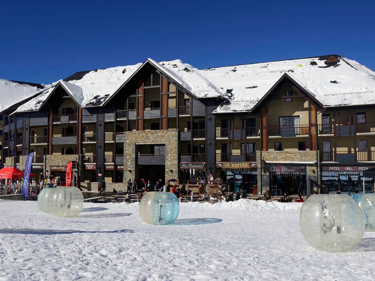 Apartamento entero, Apartamento en Peyragudes para 4 personas con acceso directo a las pistas y balcón in Germ, Pirineos franceses