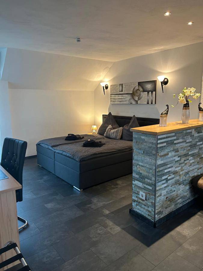 Hotel für 2 Personen, mit Terrasse und Garten sowie Ausblick in Kerpen
