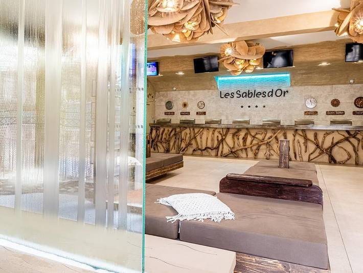Bungalow für 4 Personen, mit Terrasse und Kinderpool sowie Sauna in Agde